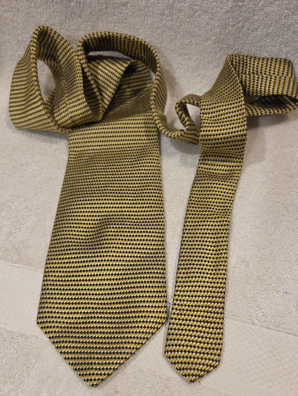 BROOKS BROTHERS SILK TIE